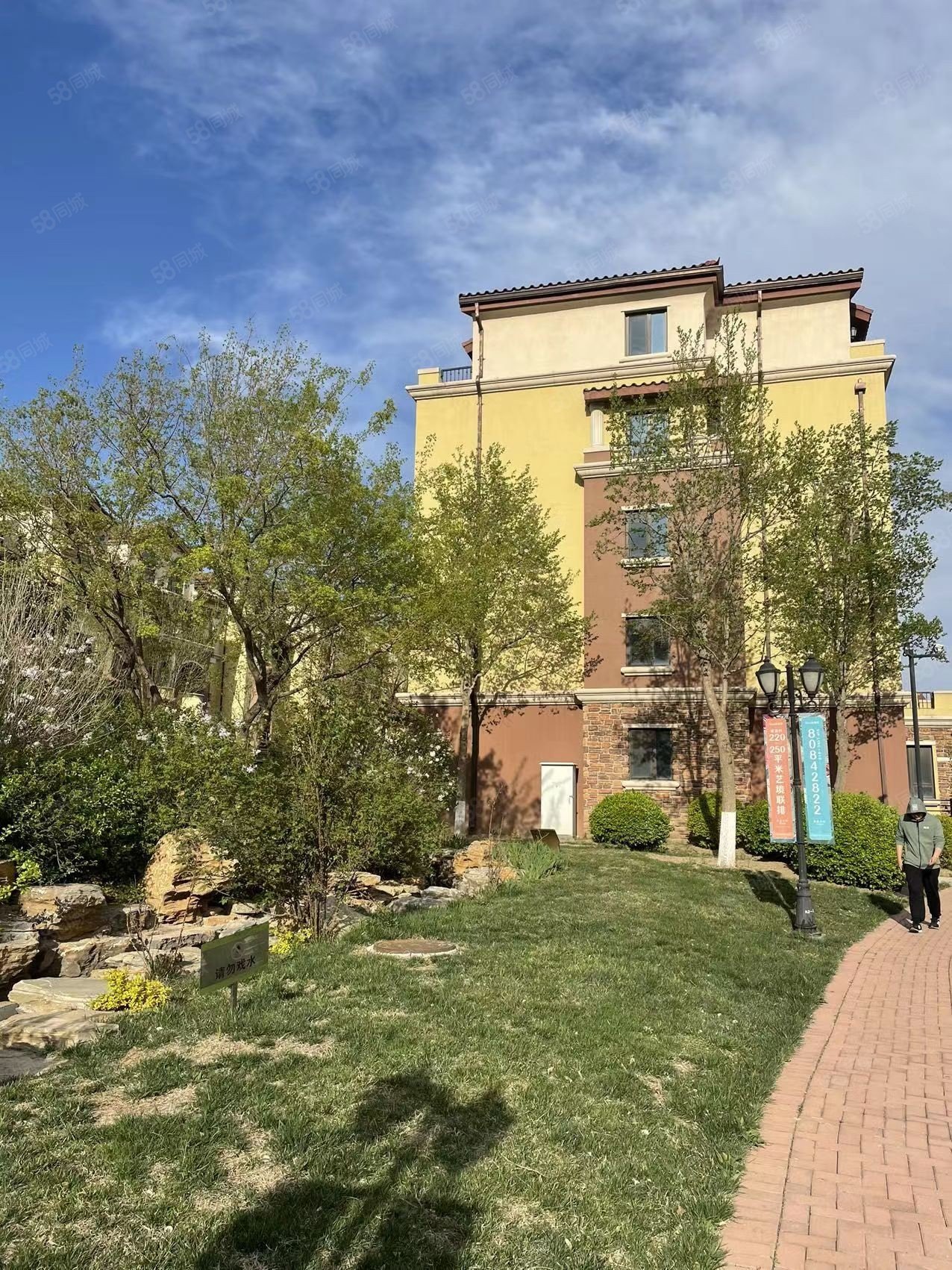 世茂香颂3室2厅2卫177㎡南北260万