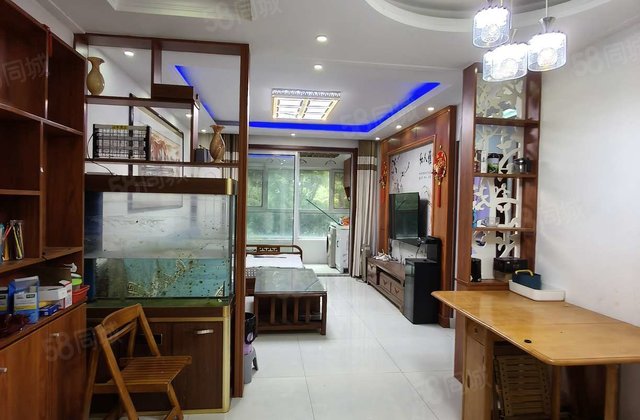 电梯房新小区 一楼带院 两室可三室的户型 免大税