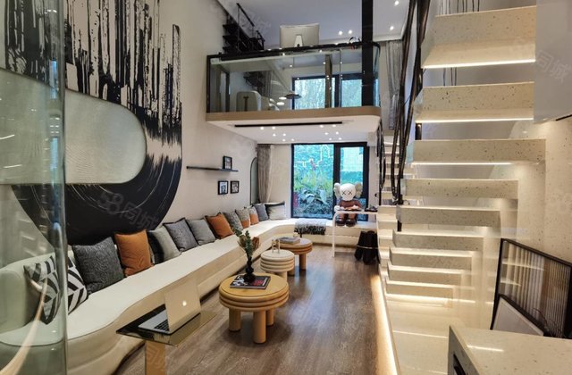 五华区吾悦广场两房loft复式跃层公寓带红旗学位房