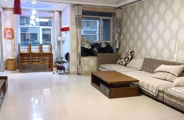 香江附近，月亮湾 颐馨园，单位团购房 精装三室  带储藏室