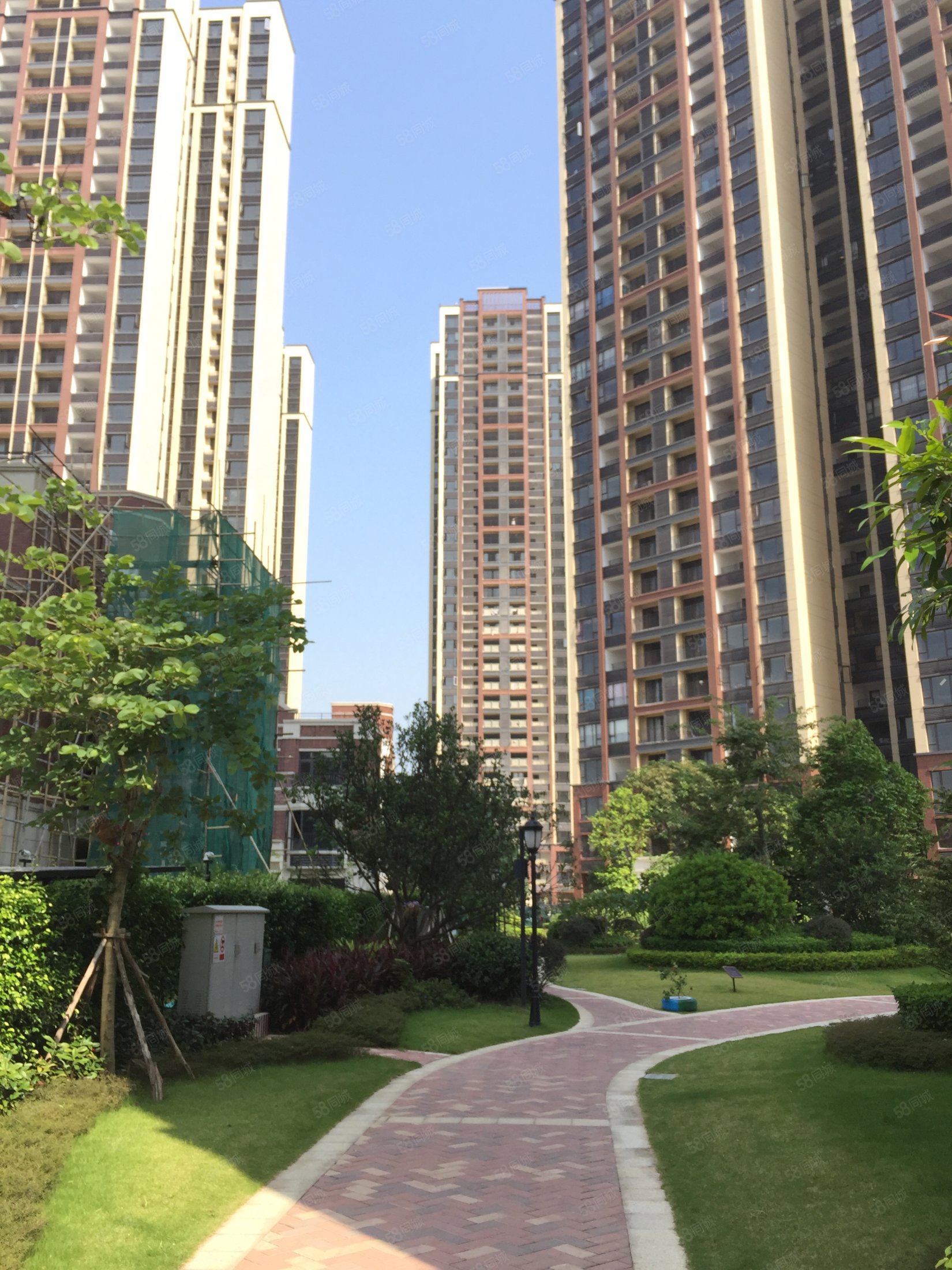 小三房 停车方便 南北通透 带电梯 正规商品房,金地城南艺境-东莞58