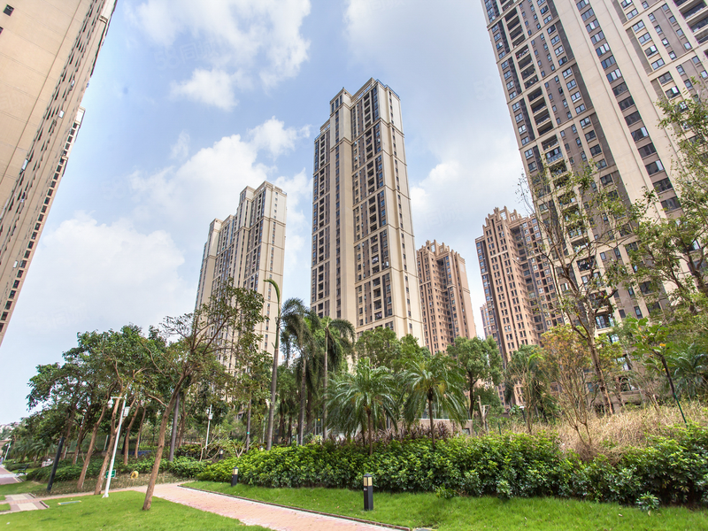 单价1.32万买中海锦城南北对流三房!满两年看房方便!