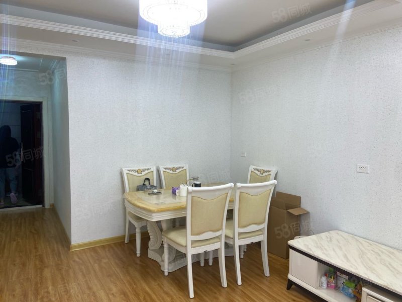 中润金桥郡3室2厅1卫100.7㎡南北55万