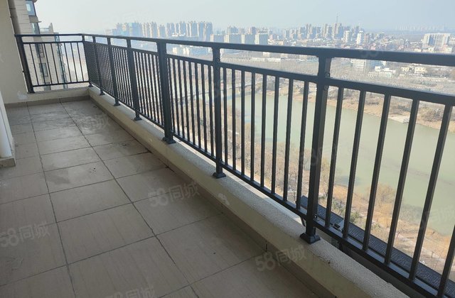 徒骇河旁，翡丽湾观景大平层，好楼层精装修西边户新房未住