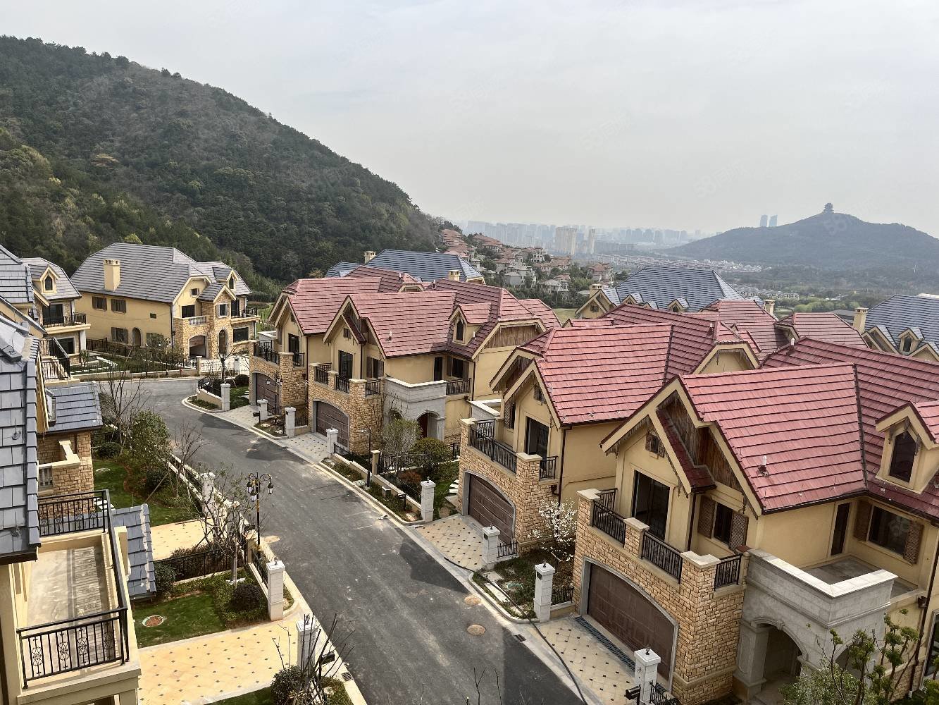 美泉宫一套低价别墅俯视整个湖州市区带花园带车位