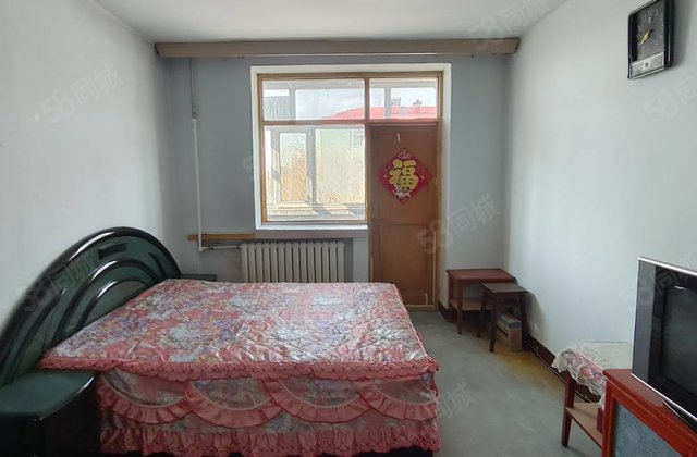 红卫星居住小区3室1厅40㎡6万二手房图片