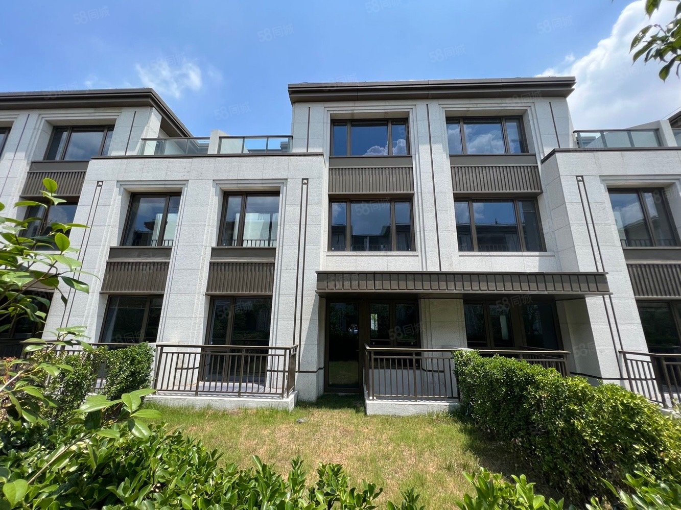 国贸佘山原墅6室2厅4卫212㎡南960万