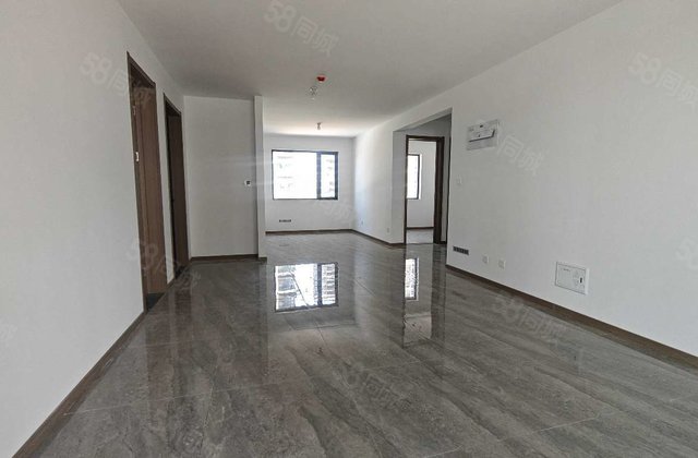 刚交房新房未住！三叶草户型四楼东边户全明设计！包大税带车位储