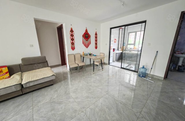 11层洋房  三叶草户型双卫