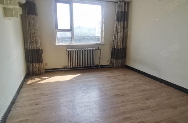 106万，文轩本部，一中，外国语龙山花园三楼，边户大三居