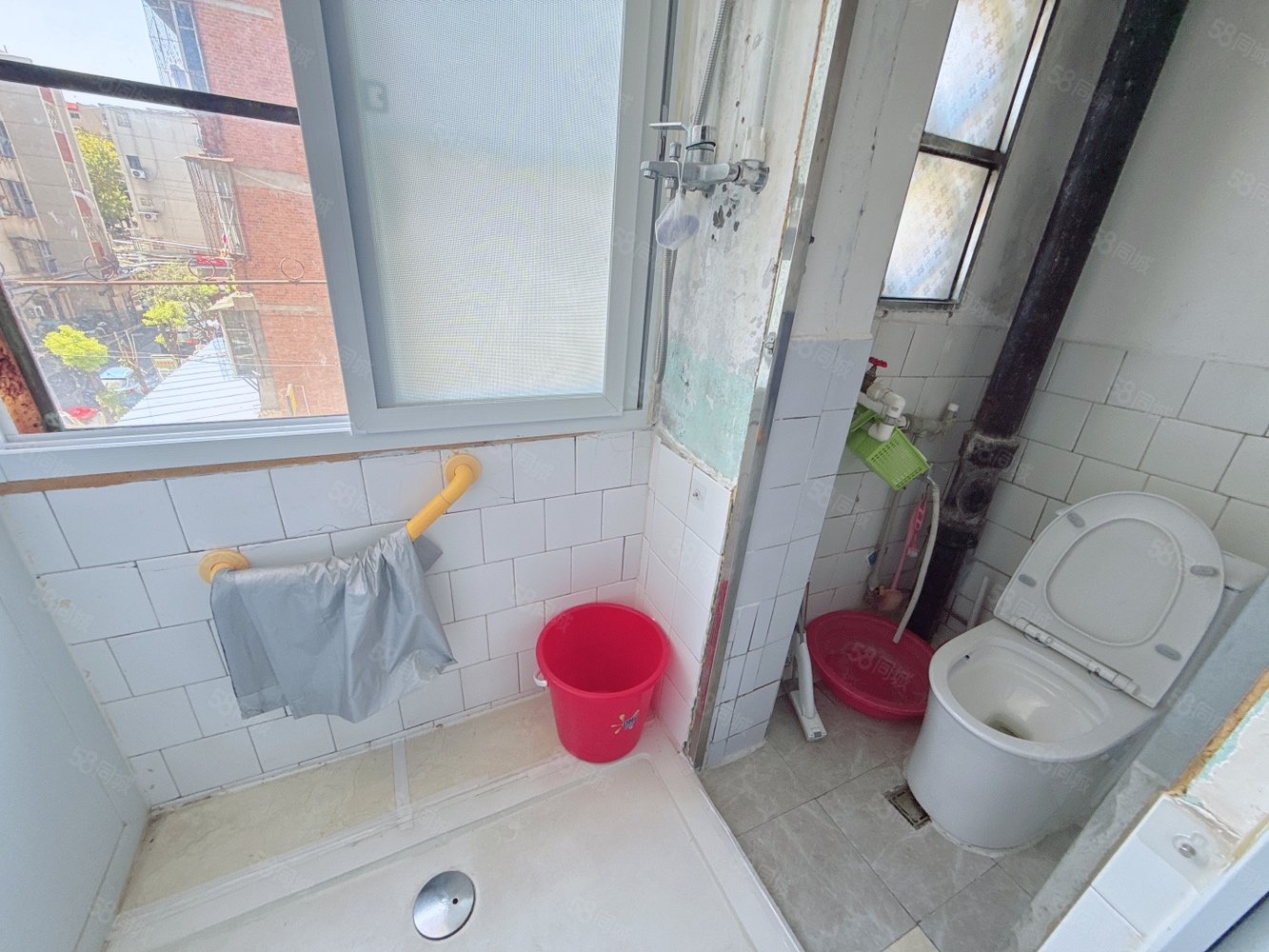 沿河小区2室2厅1卫75㎡南北25万