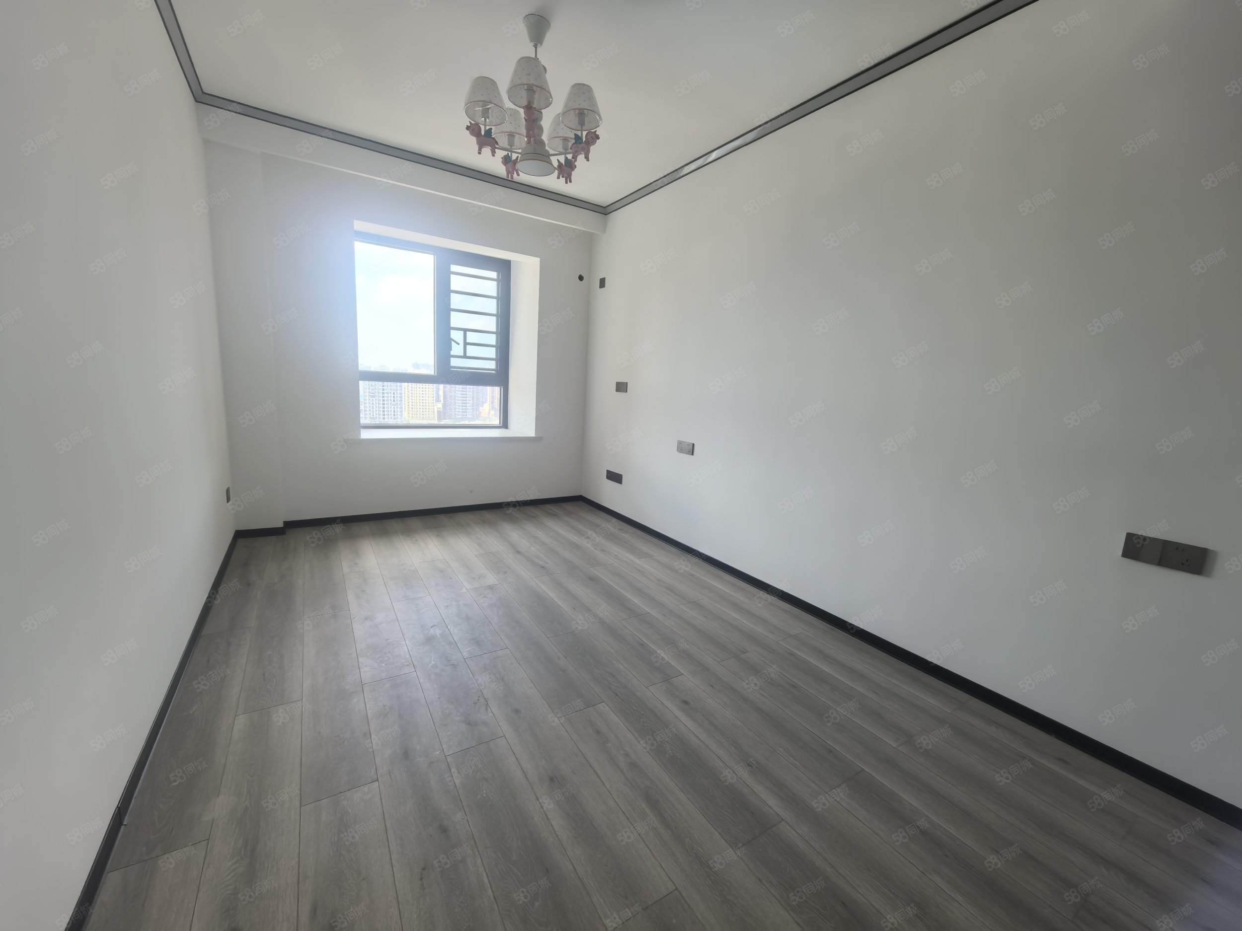 华隆公馆4室2厅2卫110㎡南北59万