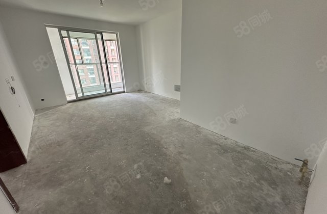 水岸花语 经典洋房 户型好 楼层好，急售，带地下室。