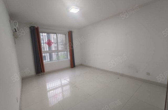 3室2厅 新东方名人苑三期 简单装修 南北通透 117平 房