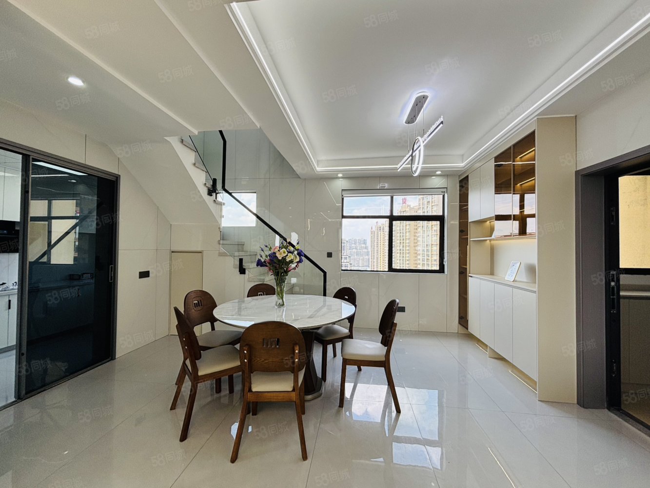 香槟国际5室2厅2卫130㎡南北69.8万