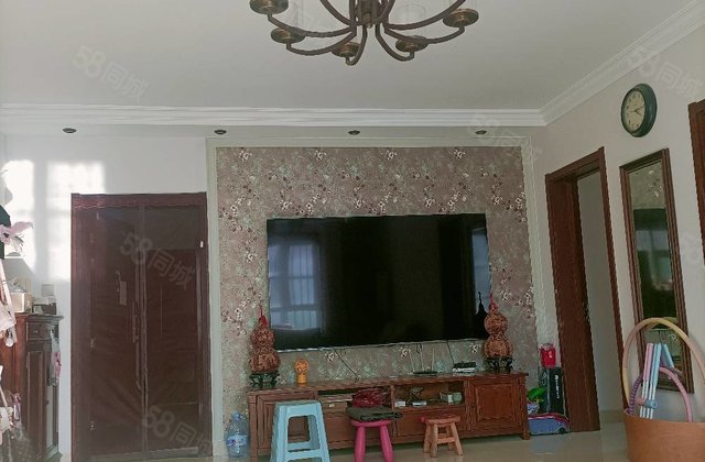 高楼层视野好 南北通透 房龄新 双卫 医疗配套成熟 小三房