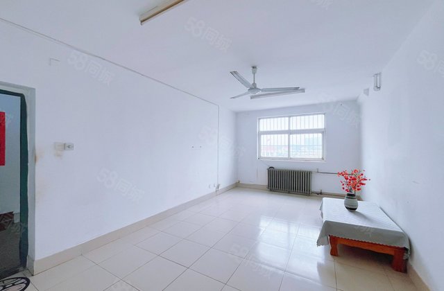 三里铺。教师新村，鸿顺花园，实验阳光，高楼层。诚心出售