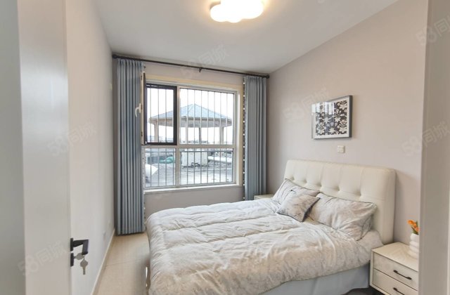 二中文苑金柱大学城精装三房两厅西边户送车储