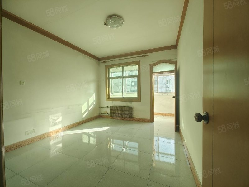 八一里文体局家属楼4室2厅2卫115㎡南北42万