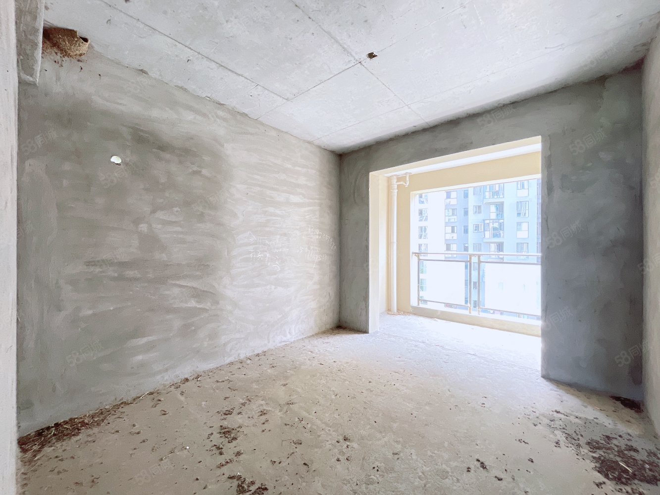 公元海3室2厅1卫96㎡南北39.8万