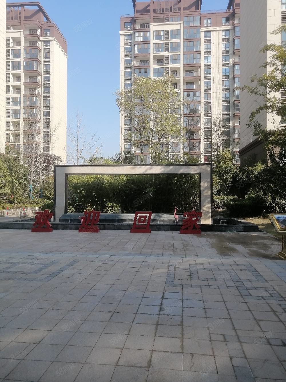 德鸿迎宾府4室2厅2卫140㎡南北74万