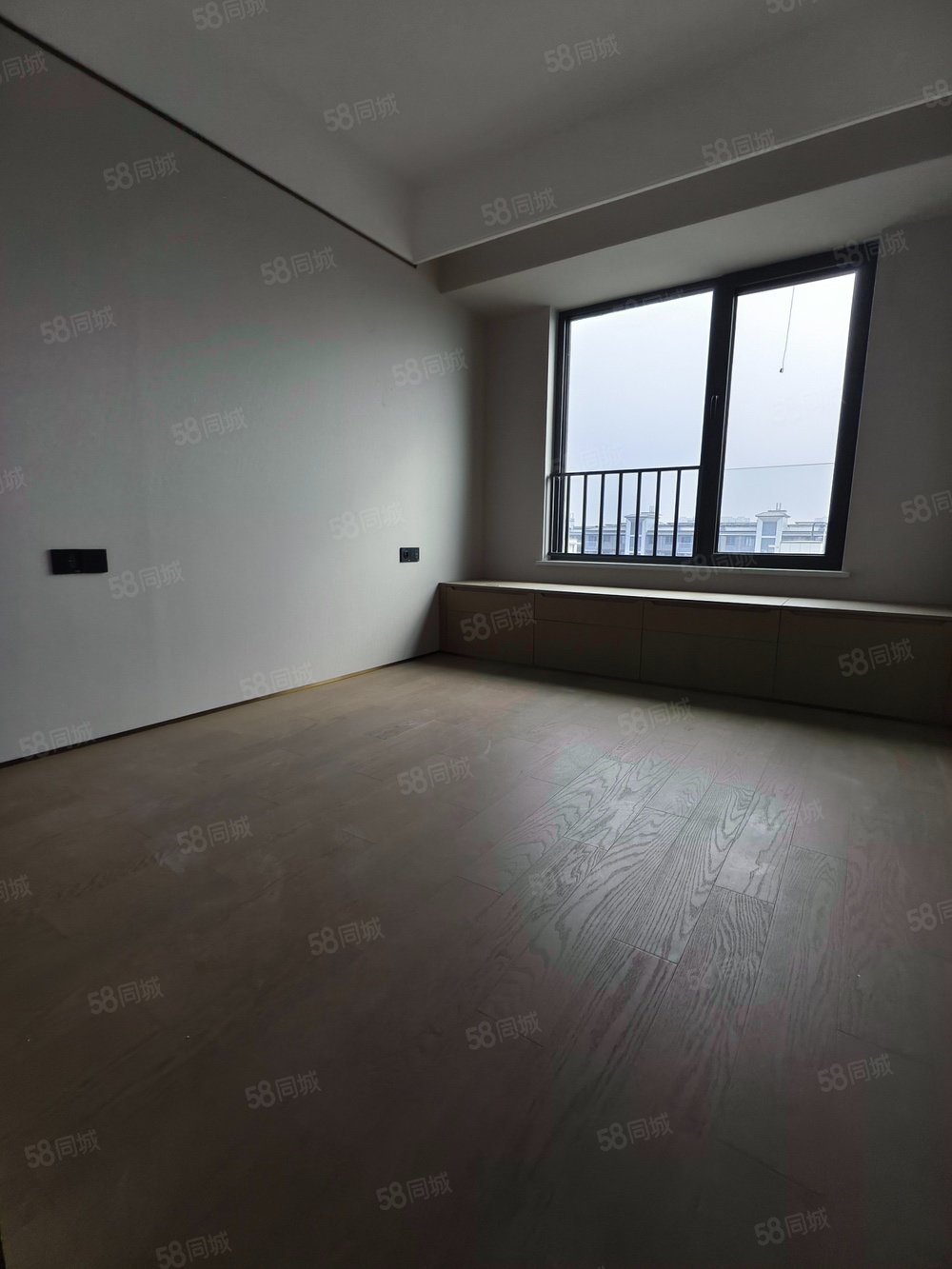 頤和公館(北區(qū))4室2廳2衛(wèi)127㎡南北670萬(wàn)