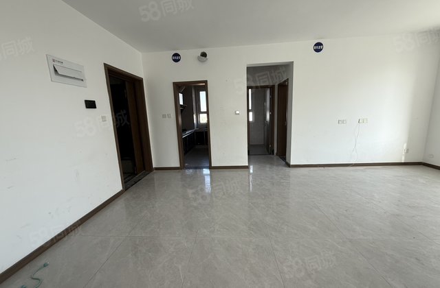 财干路 星光理想城 财信水城印象 小三居 双卫 次新房东边户