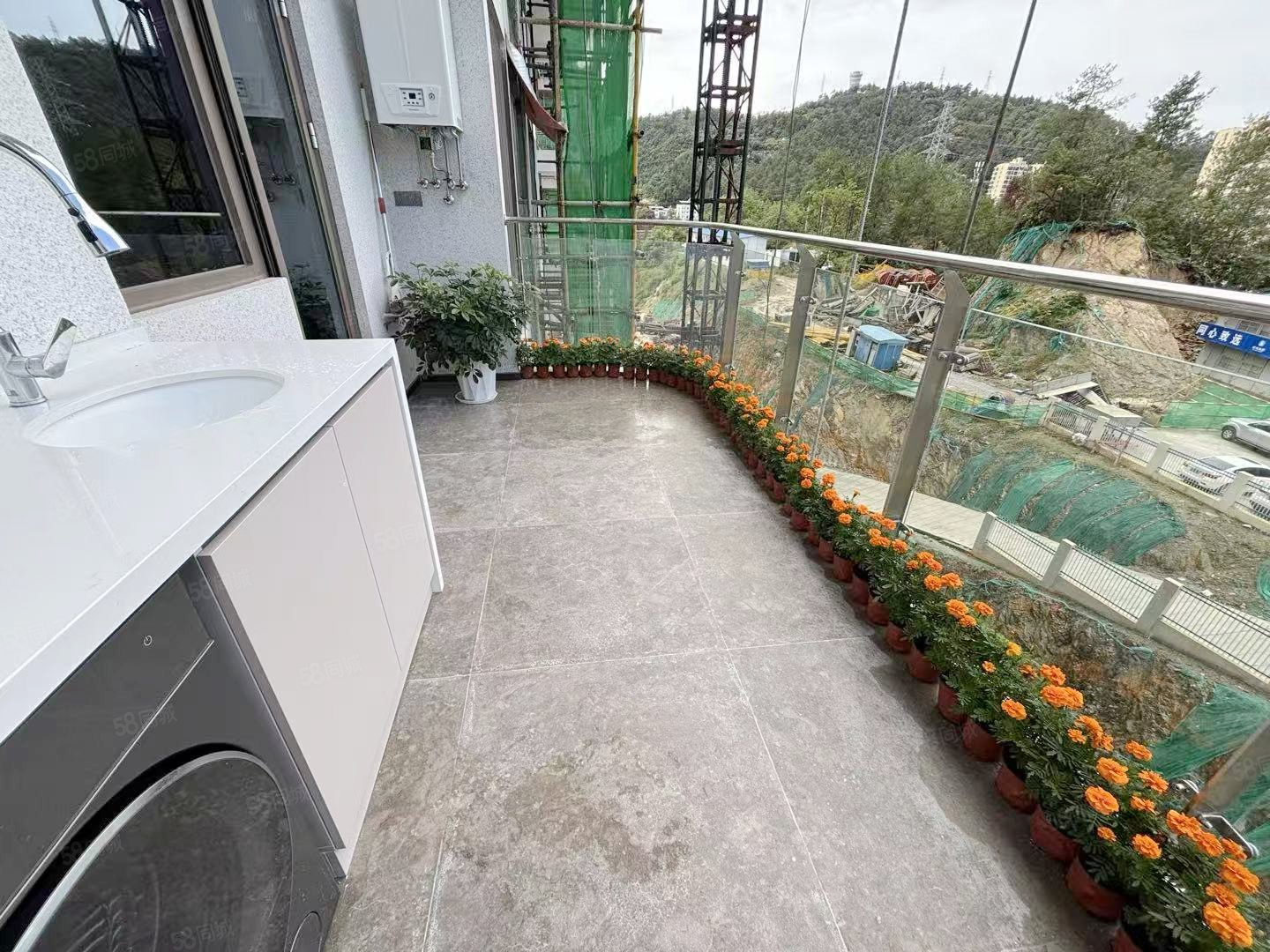 国瑞麓林府4室2厅3卫143㎡南北104万