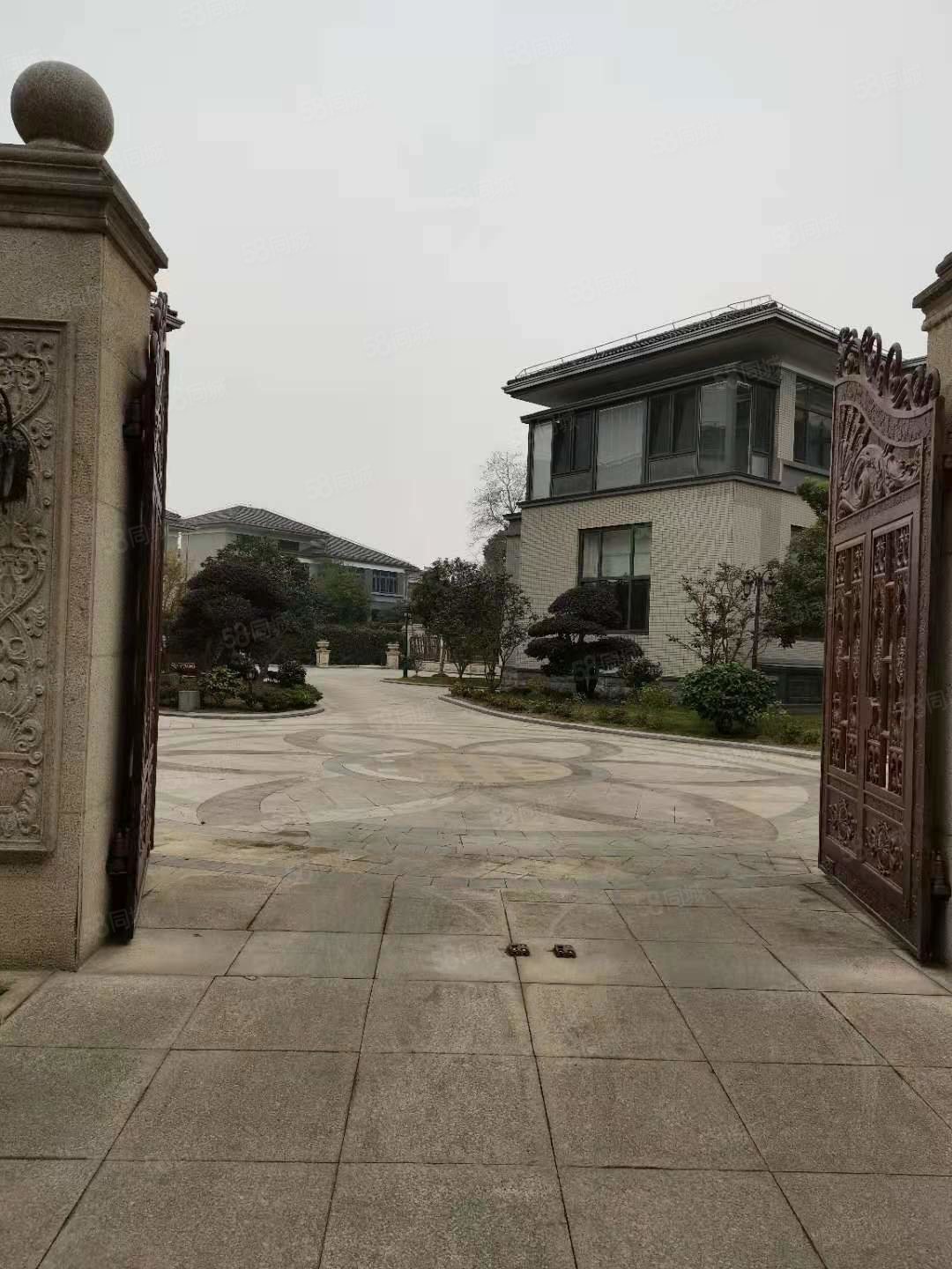 三友星墅香樟苑(别墅)6室3厅4卫260㎡南北714万