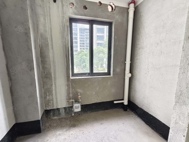 玖璋院3室2厅2卫135㎡南北105万
