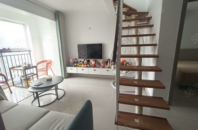 开发区实验旁 阳光逸墅 上下两层复式带阁楼 精装修 送车位