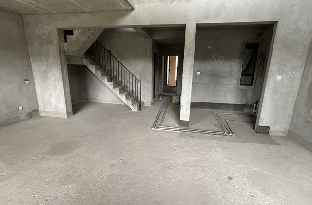 中梁壹号院4室2厅144㎡73万二手房图片