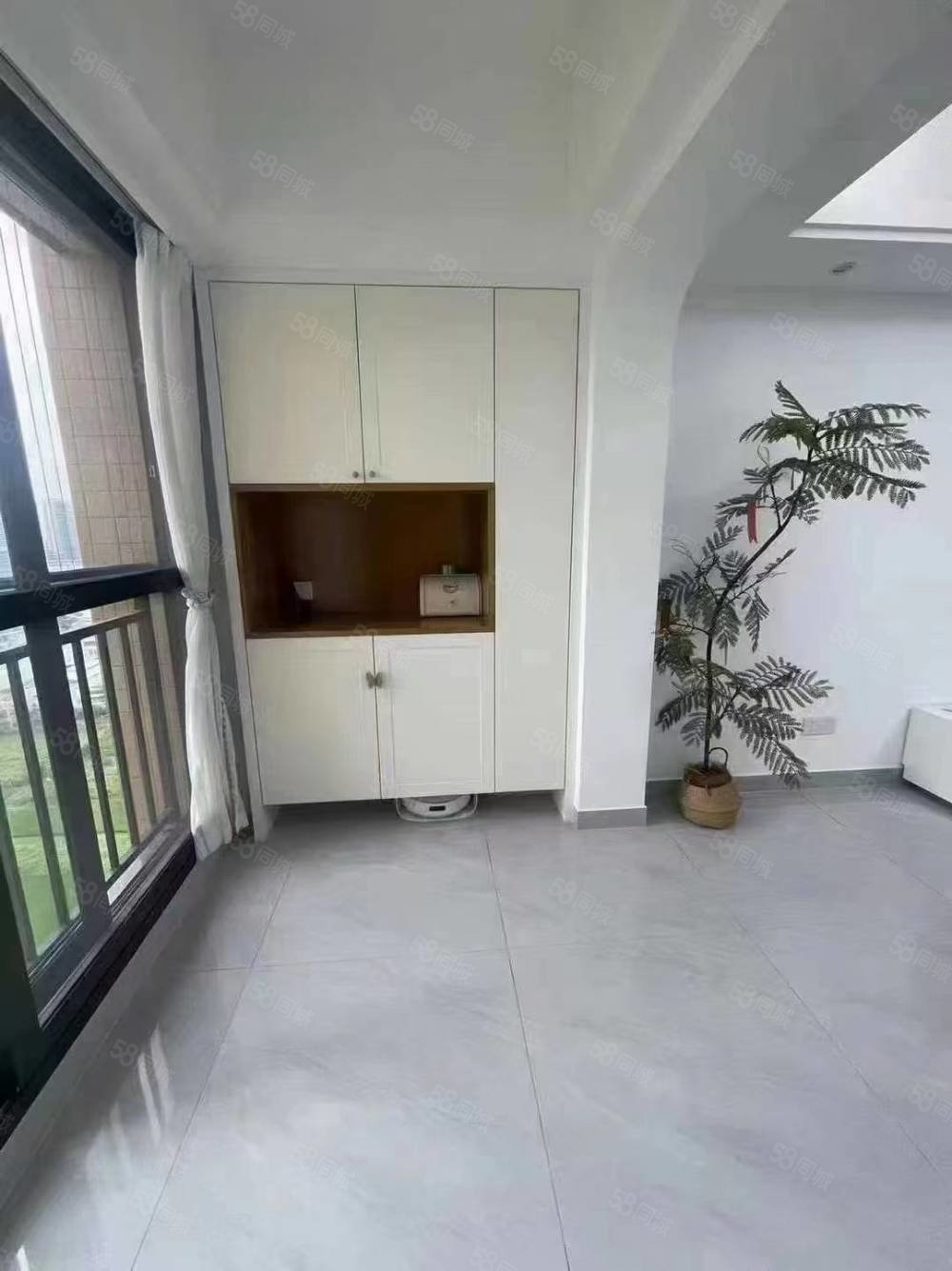 逸景湾3室2厅2卫112㎡南北85万