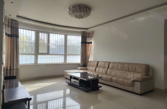 东边户，月亮湾C区四室168平135万带车位贵华苑颐馨园