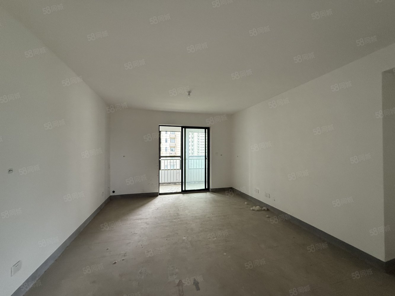 城投五里高小区4室2厅2卫120㎡南北38万