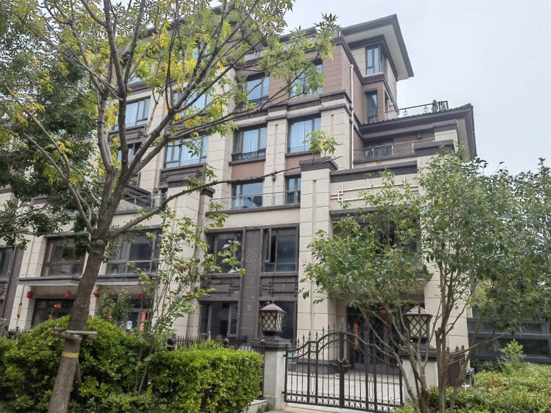 恒大悦龙台4室2厅3卫400㎡南北460万