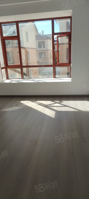 翡翠茗苑3室2厅2卫133㎡南北105万
