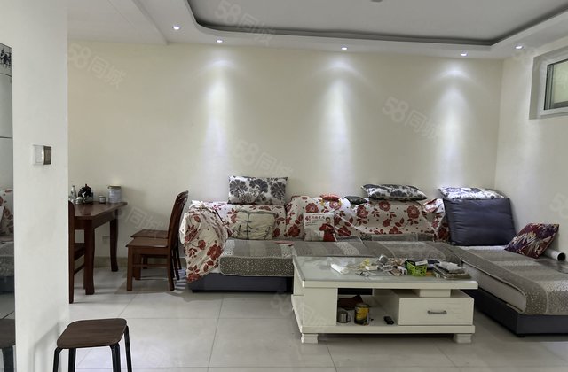 嘉明 单价4000多 正规3室 停车方便带储藏室