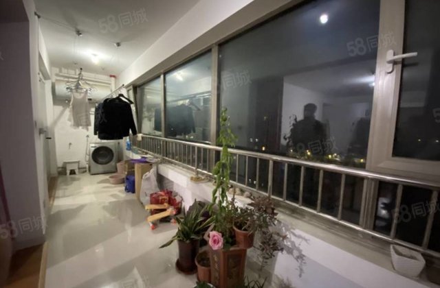 润景苑电梯房三室两厅两卫中间楼层车位和储藏室