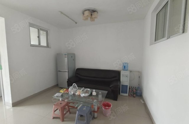 39万 一楼带院 万达广场北 卫育路 香华小区