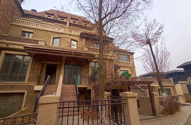 万科翡翠别墅 三期叠拼 精装交付 四室两厅三卫