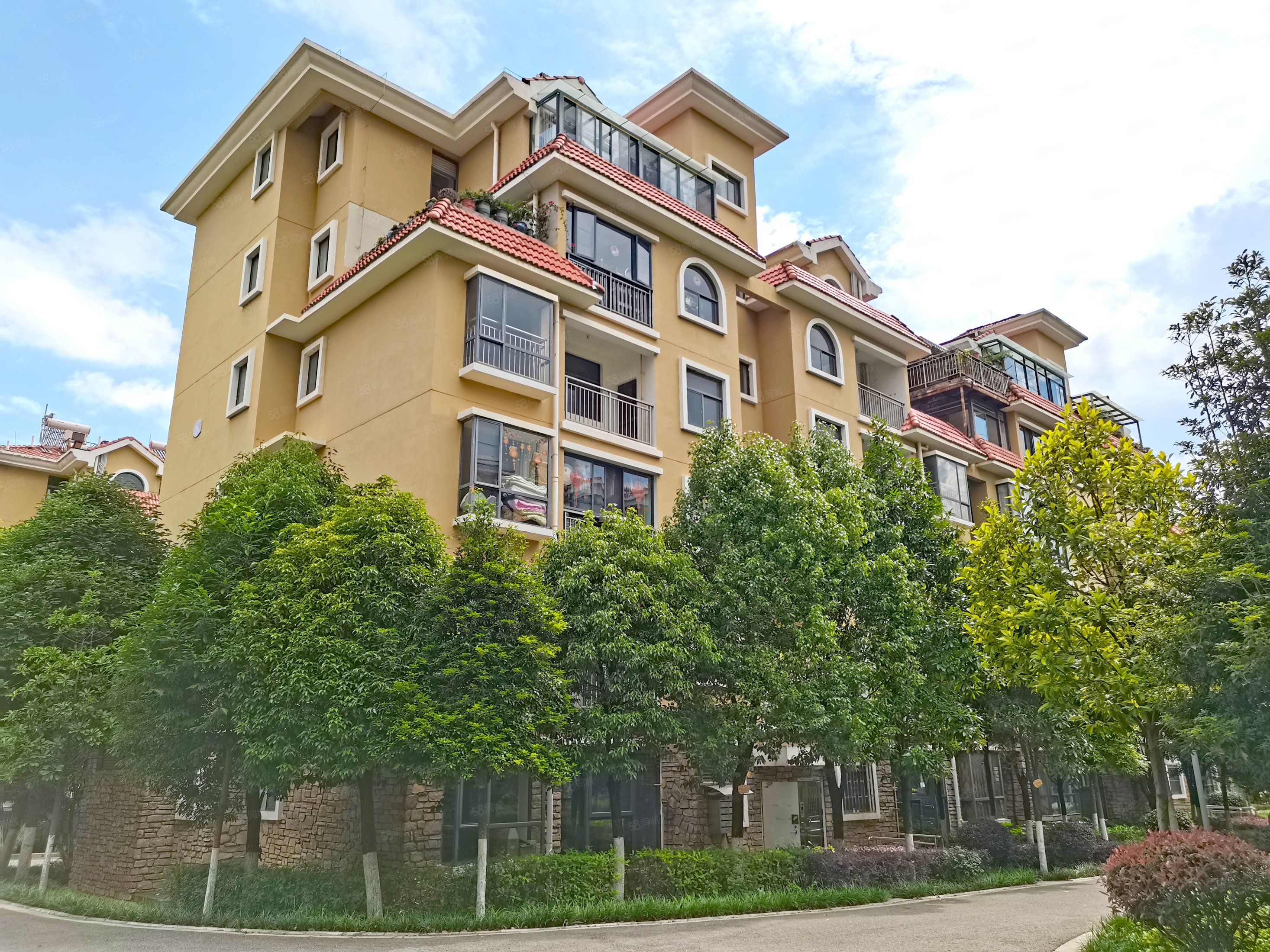 园林小区温馨三室性价比高东南端头两室朝南带飘窗居住安静舒适