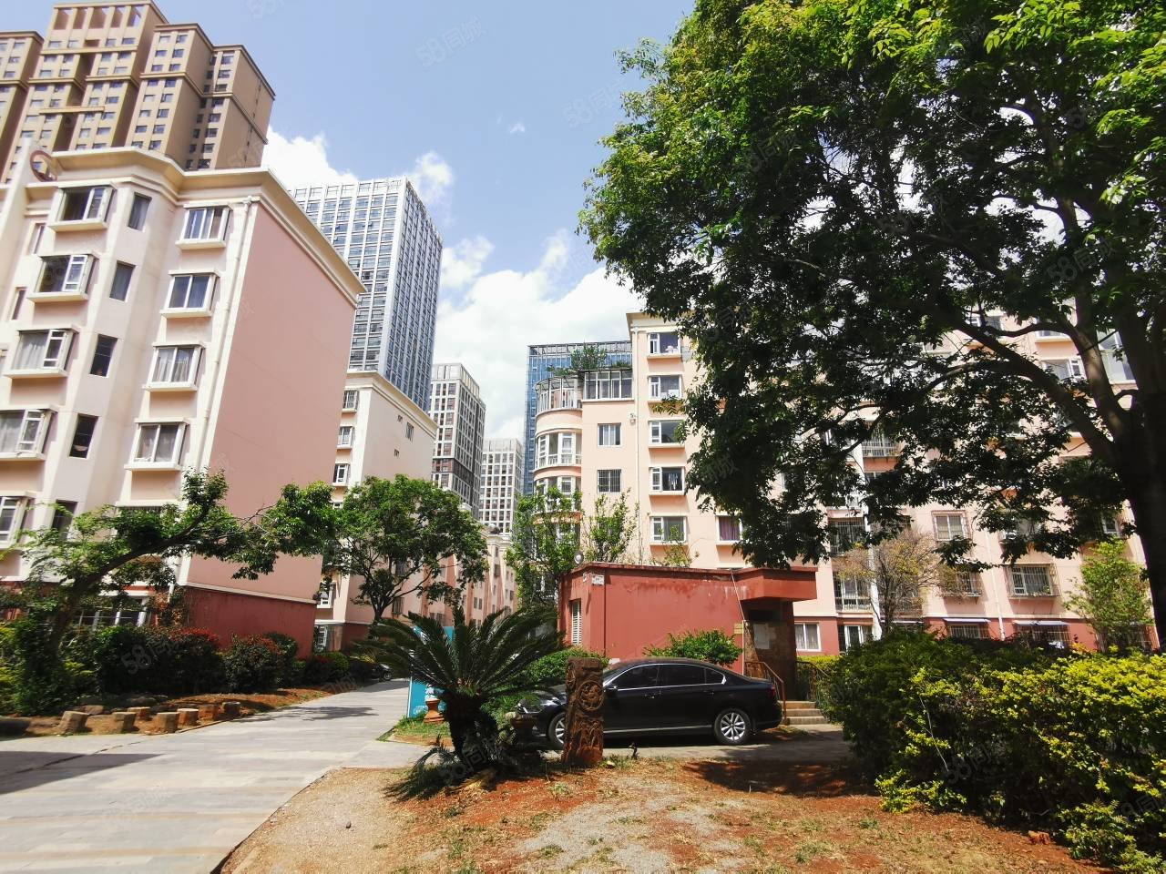 鸿泰花园4室2厅2卫128㎡南北105万