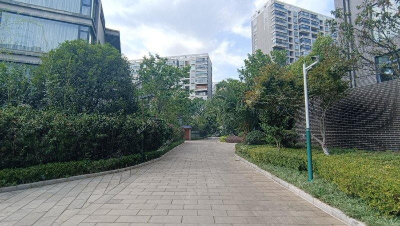 精装3房 东朝向 看房方便 证在手满五年,金江小区融苑-昆明58同城