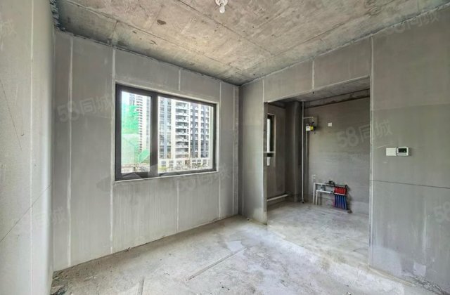 电大路旁新房未住  走一手可更名  三室朝阳户型 房东急售