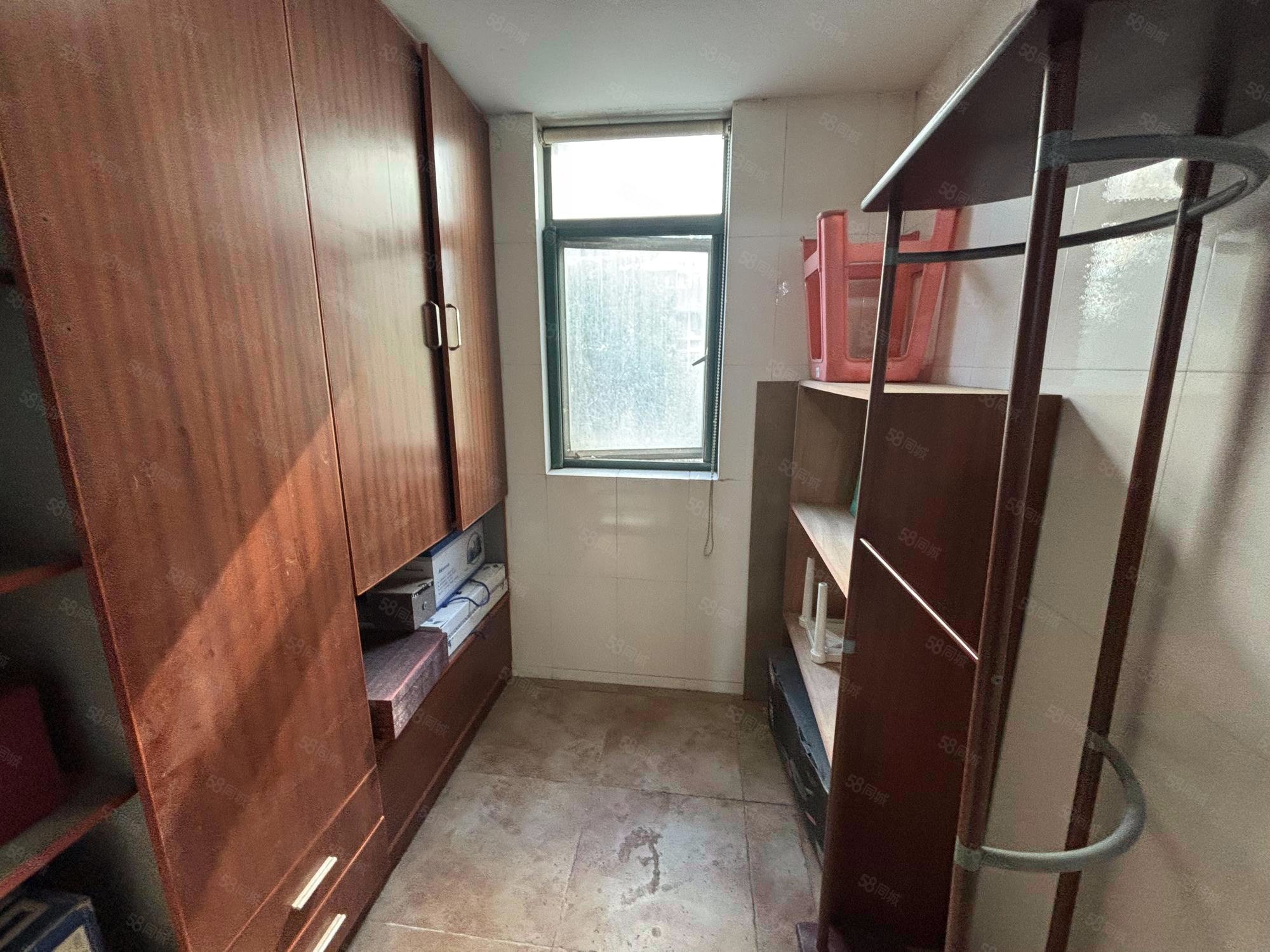 天骥俊园3室2厅2卫135.39㎡南北99万