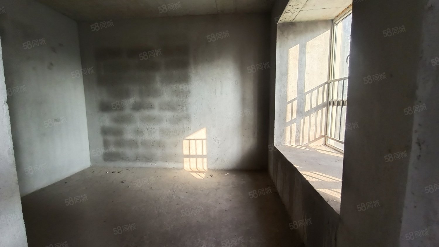 滨江御府3室2厅2卫126㎡南北54万