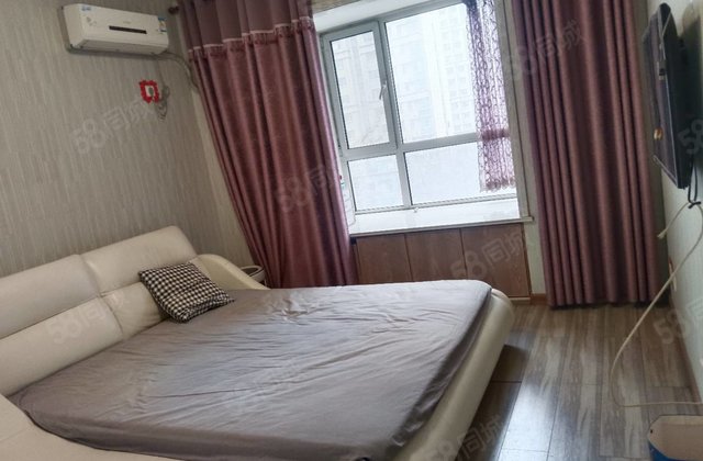 东昌丽都三室两厅两卫三叶草户型，精装带地下室免大税