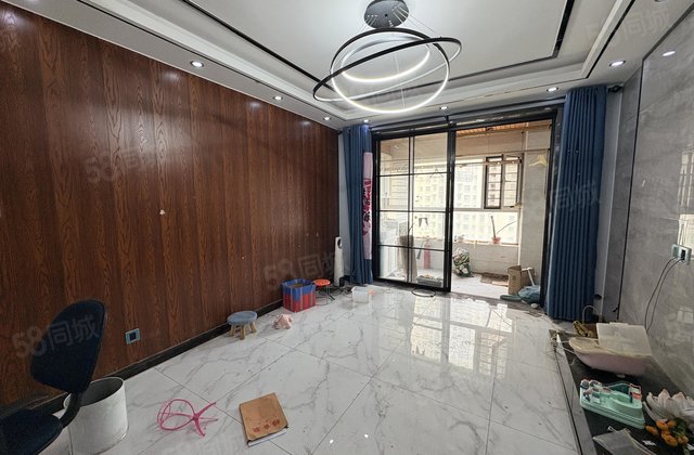 精装三室两厅 免大税送车位储藏室 电梯边户好楼层 随时看房