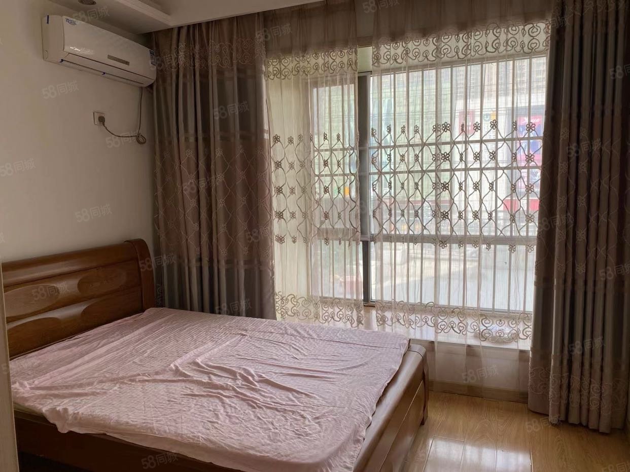 巨人印象小区3室2厅2卫116.47㎡南北58万